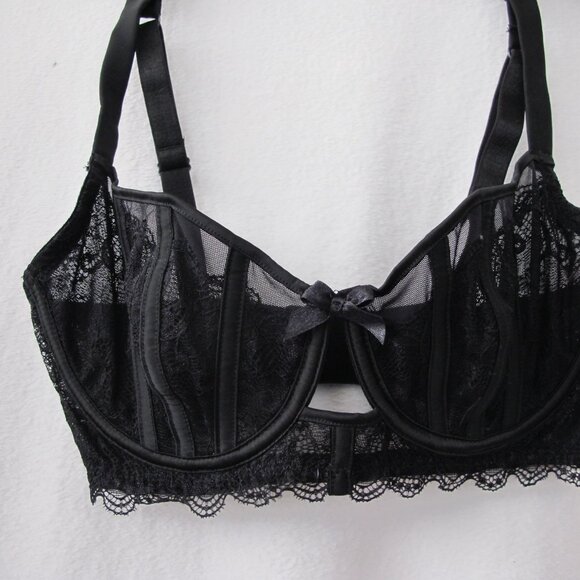 Like New - Frederick's of Hollywood Drew Bra - 32D - Picture 8 of 14